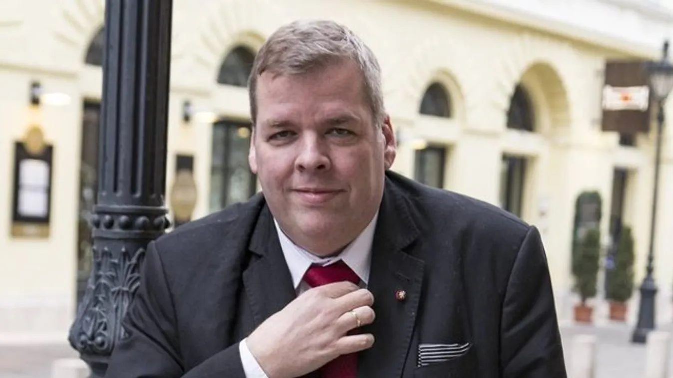 Schmuck Andor szociális otthonokban lesz önkéntes