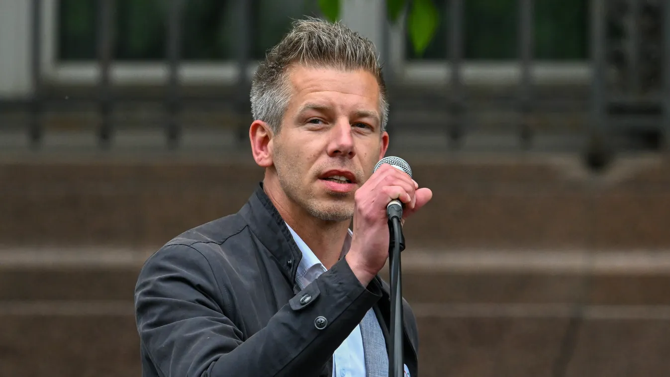 Immár egyértelmű: Magyar Péter a baloldal mellé állt