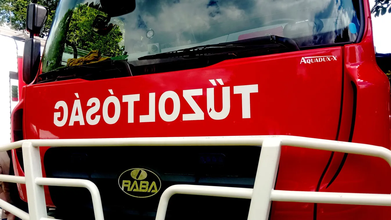 Most jött: óriási kamionbaleset történt Magyarországon, a tűzoltók már a helyszínen